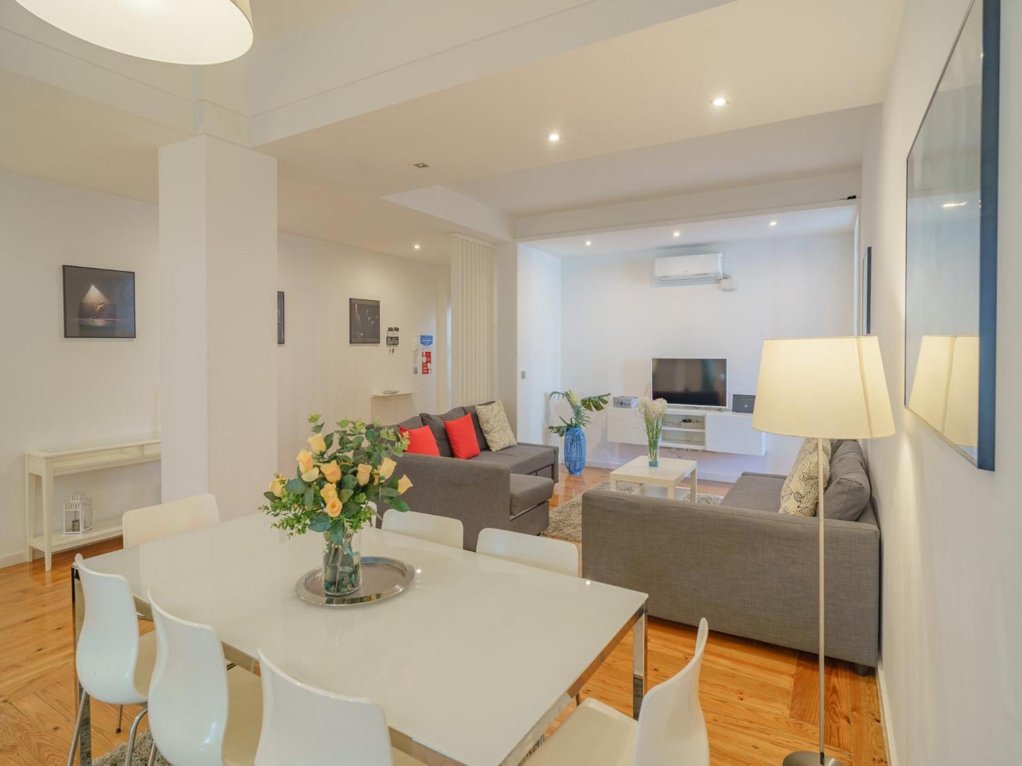Apartment Near Bolhao Metro Station
