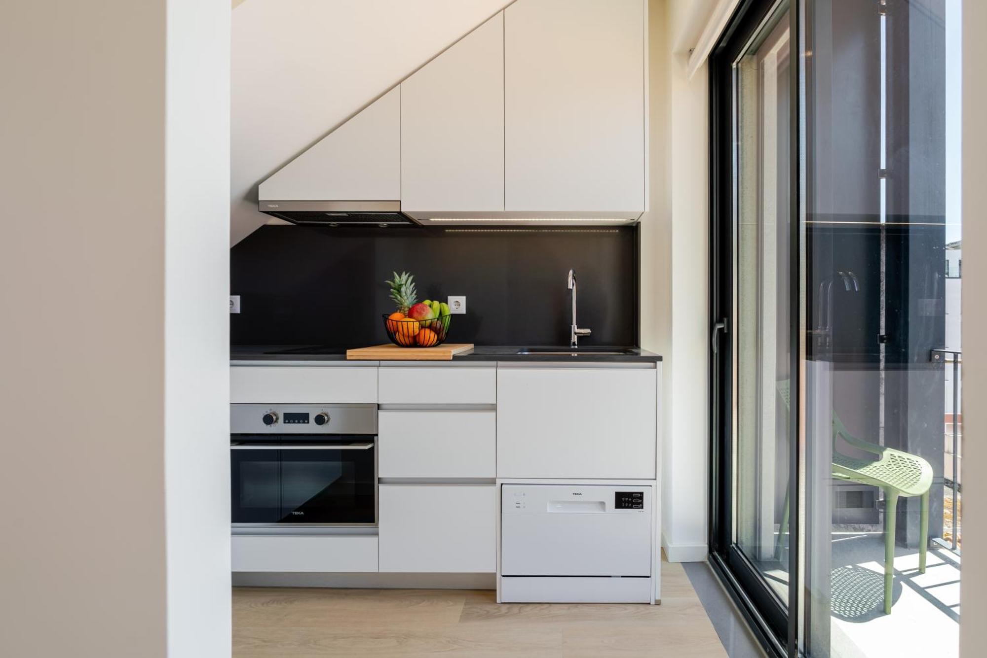 Hostwise - Premium & Modern Building Apartment *