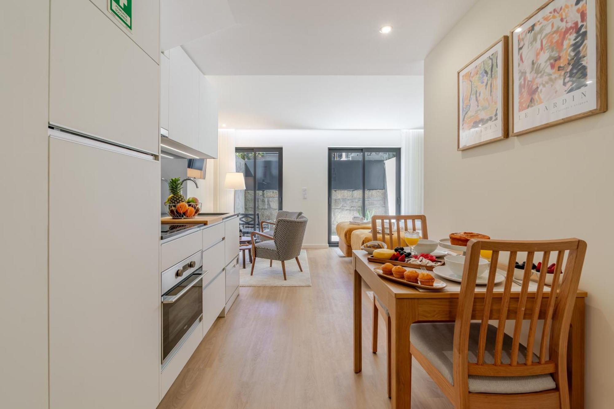 Hostwise - Premium & Modern Building Apartment