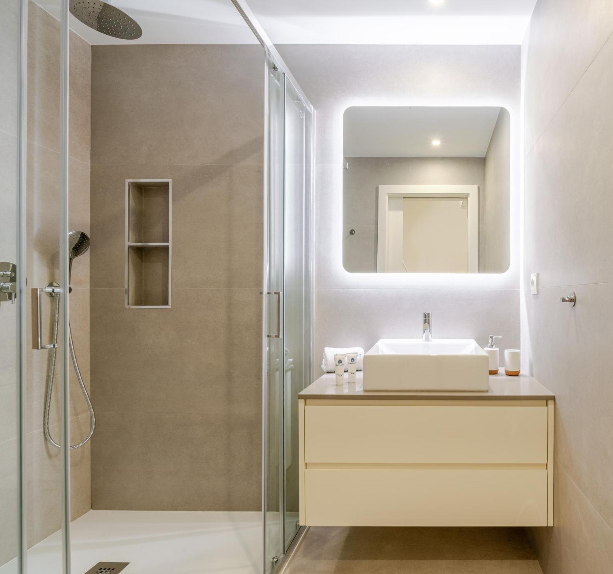 Hostwise - Premium & Modern Building Apartment
