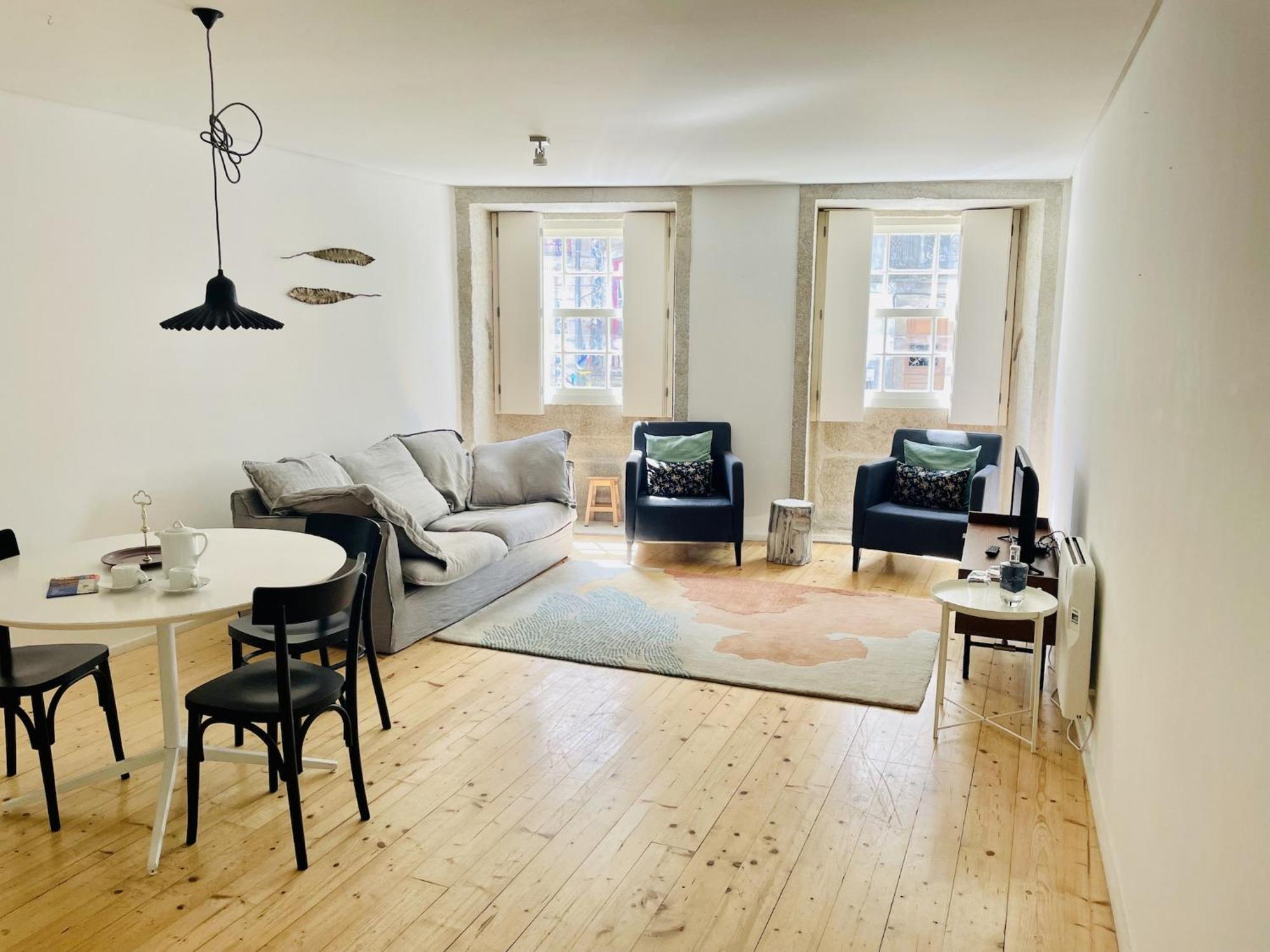 Charming Studio, Ideal For Smaller Groups Apartment *