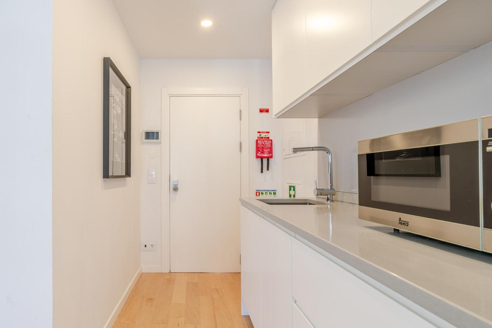 Apartment Decor - Clerigos By Host Wise Porto