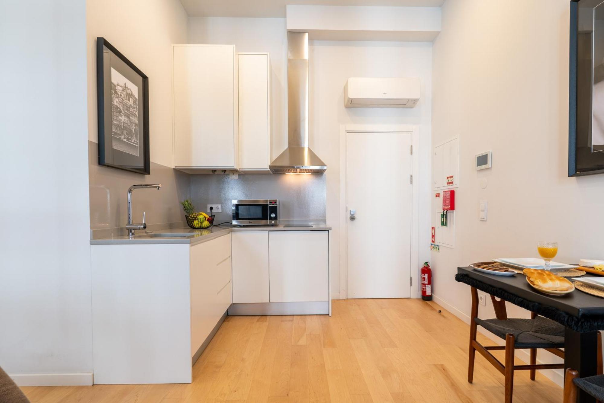 Apartment Decor - Clerigos By Host Wise Porto