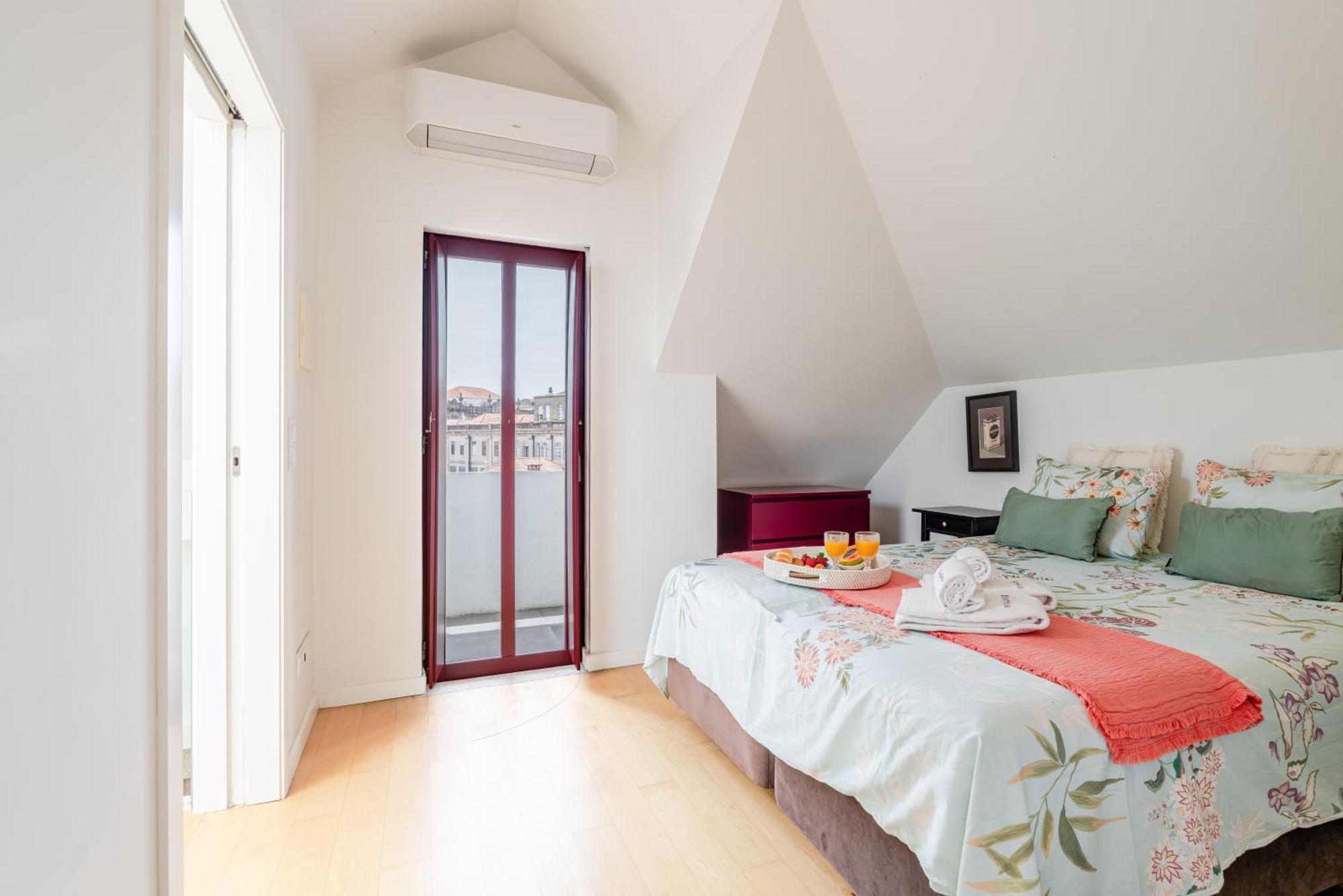 Decor - Clerigos By Host Wise Apartment