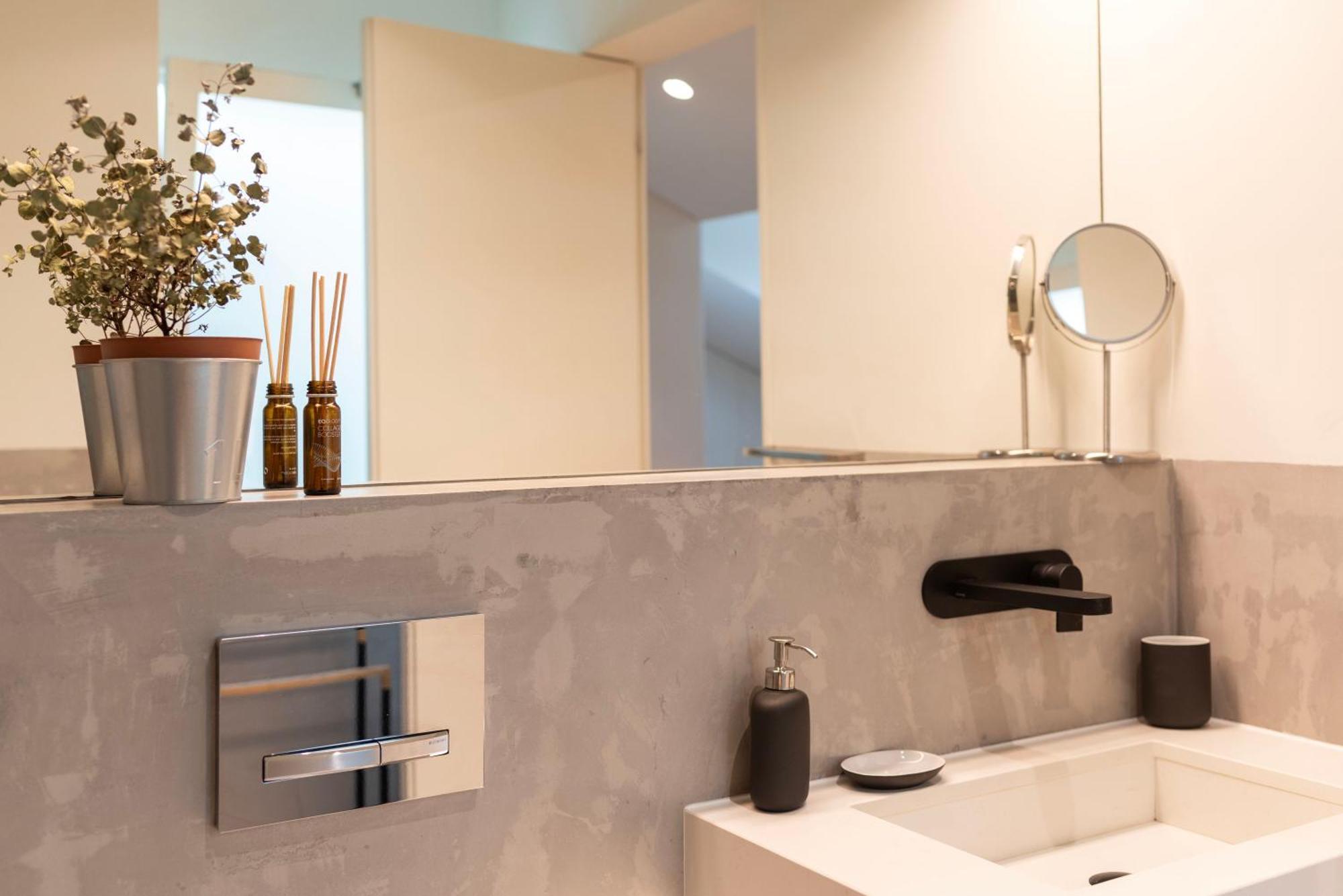Elegant Duplex In Downtown *