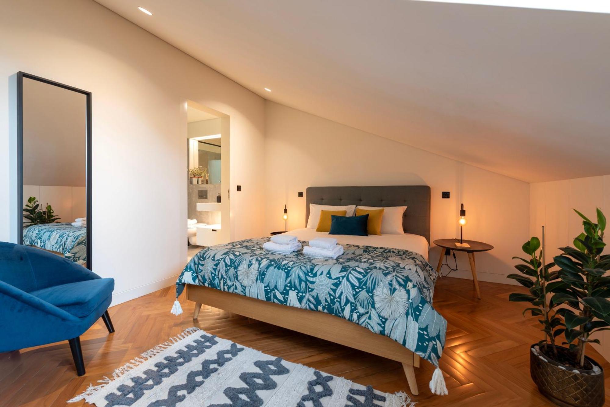 Elegant Duplex In Downtown Porto