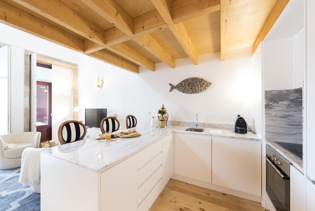 Golden Apartment *
