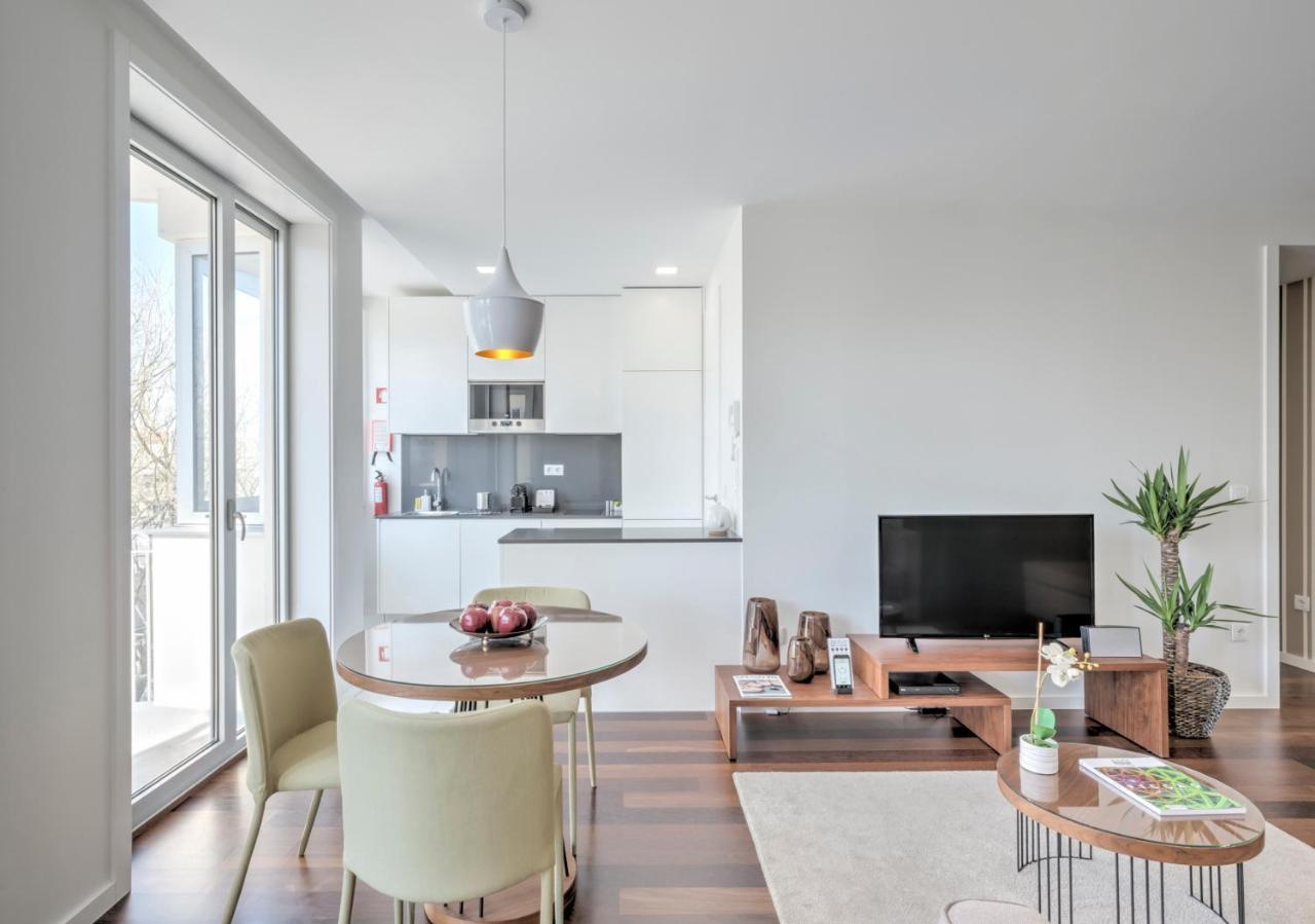 Bo - Julio Dinis * Apartments & Parking *