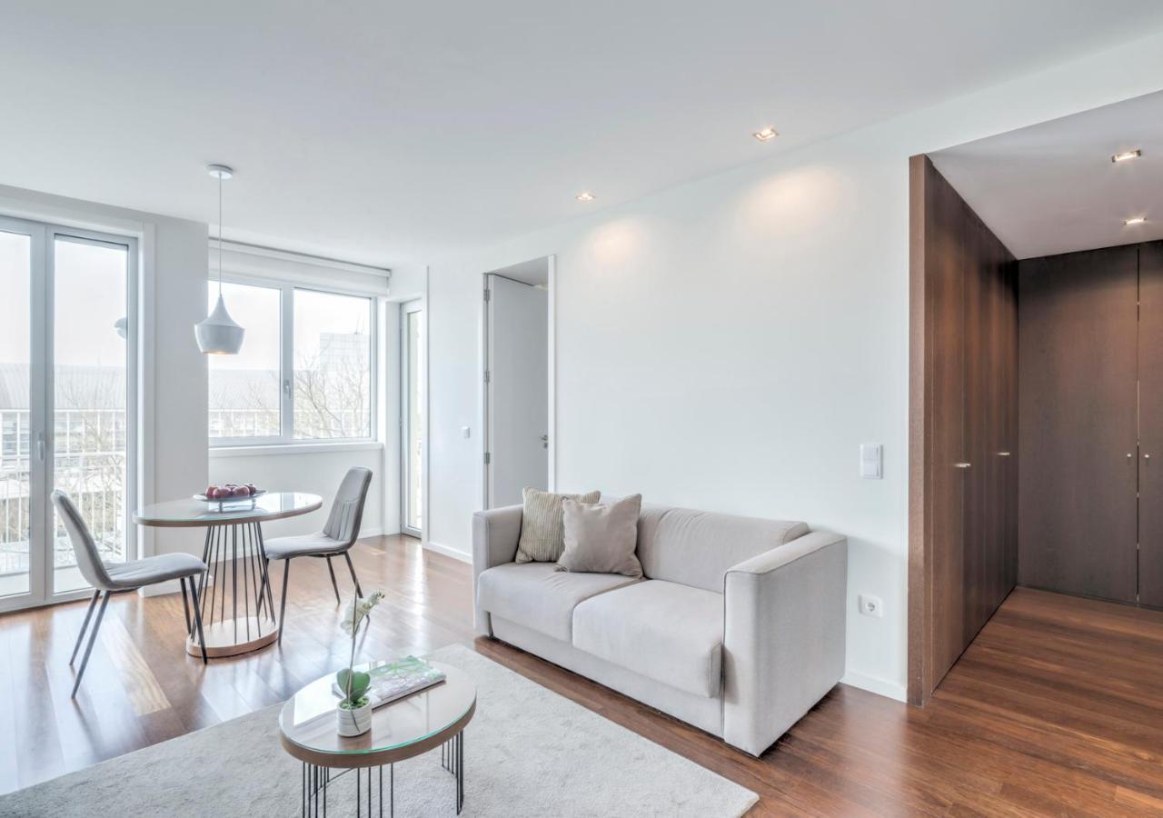 Bo - Julio Dinis * Apartments & Parking *