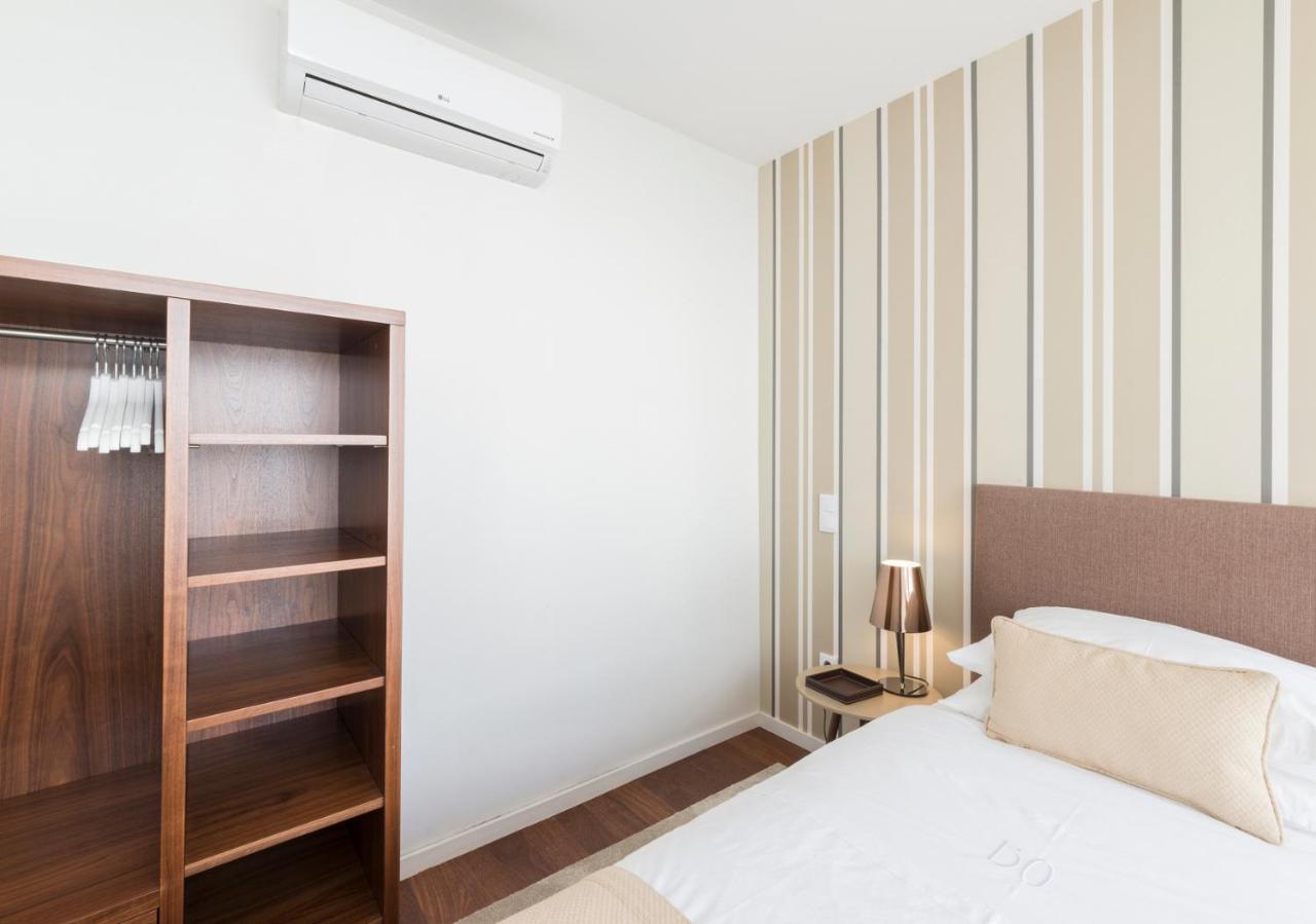 Bo - Julio Dinis * Apartments & Parking