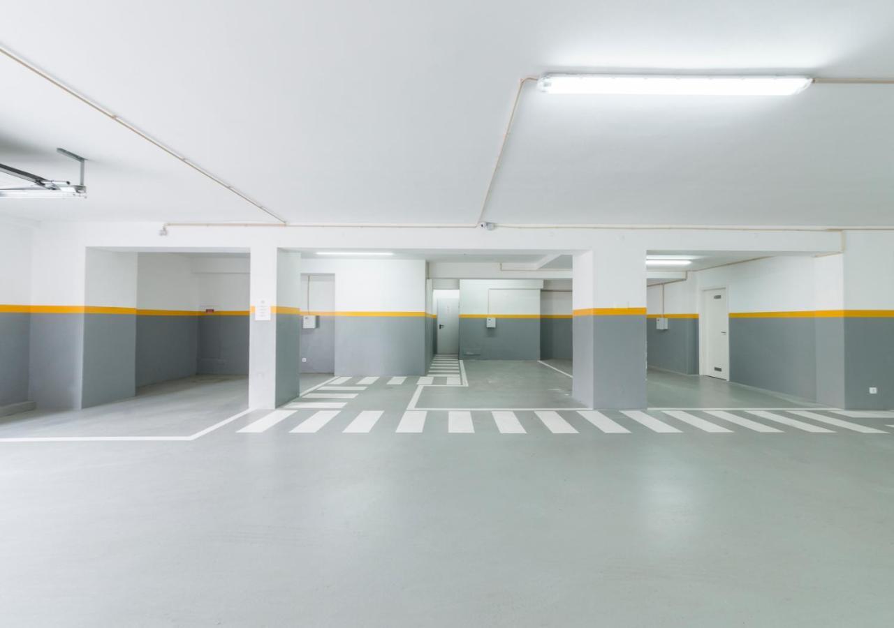 Bo - Julio Dinis * Apartments & Parking *
