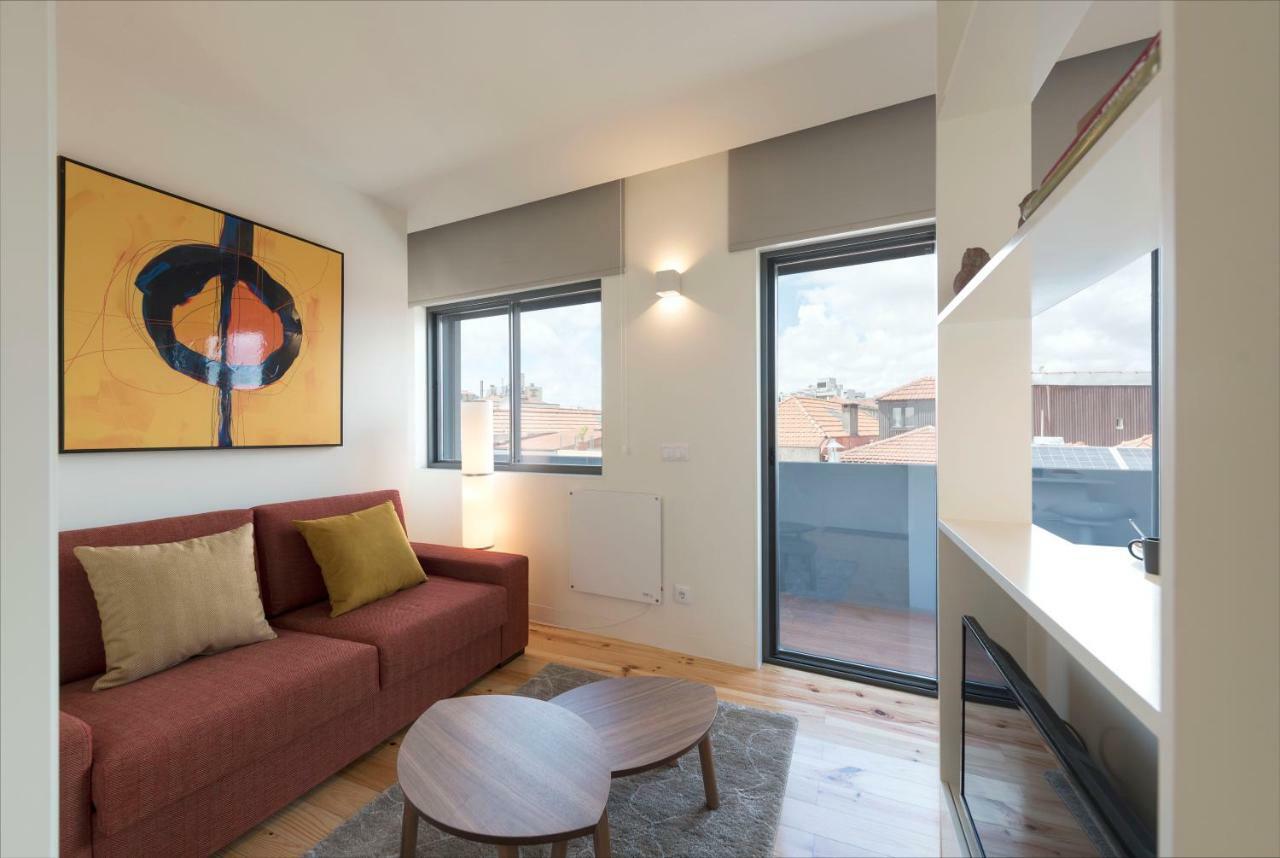 Lovelystay - Gorgeous Modern Flat W/ Balcony Apartment