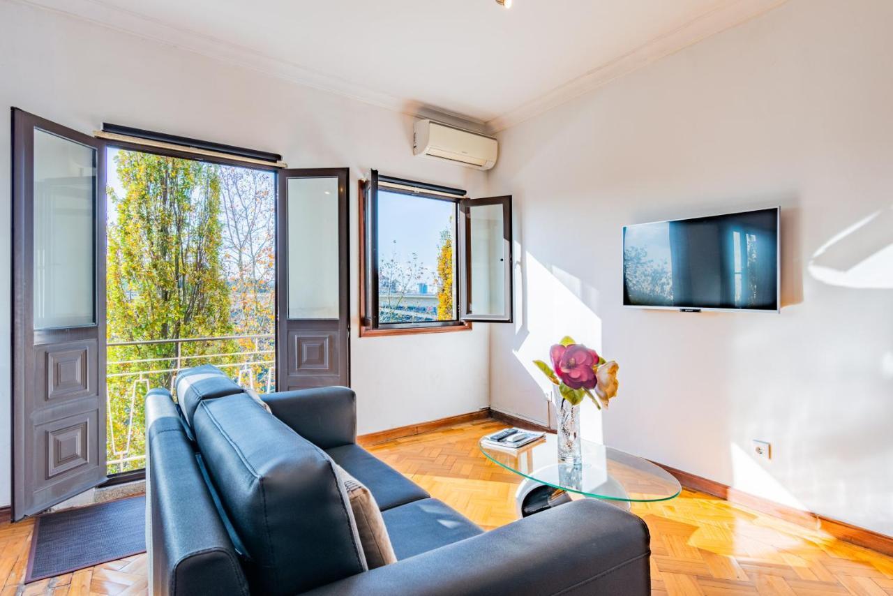 Riverside Centre Apartment *