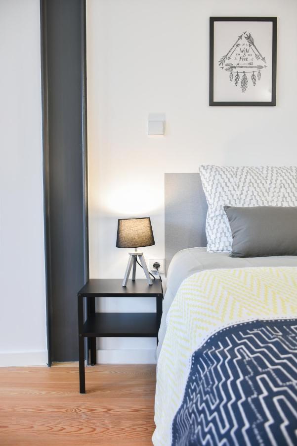 Comfortable&central W/balcony-9 Min Walk Trindade Apartment *